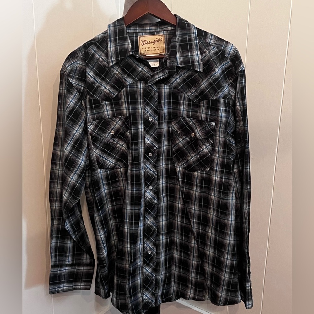 Wrangler Black and Gray Plaid Western Button-Down Shirt